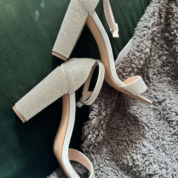 De Blossom collection heels Size 8 1/2 worn 1 time bling bling and comfty - Picture 3 of 5